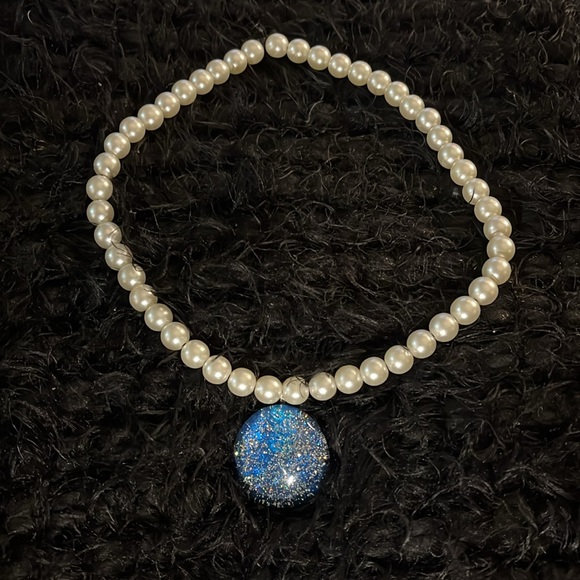 Blue Glittery Marble Glass & Stretch Faux Pearls Hand Design Necklace - Picture 8 of 17